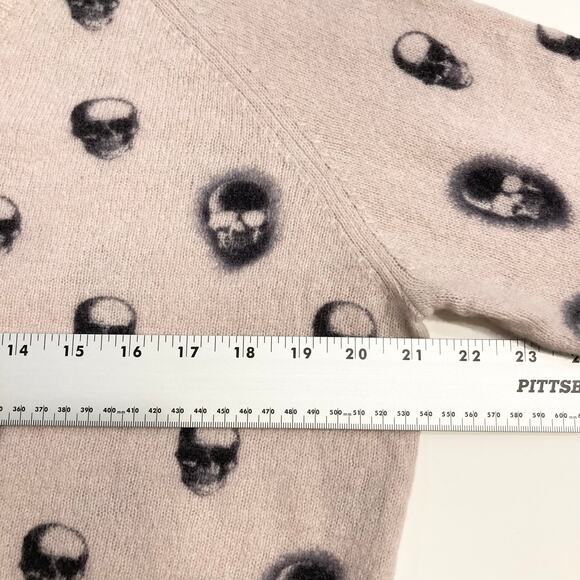 Nwot Skull Cashmere Sweater M Pink Black-Skulls Graphic V-Neck Long-Sleeve - Picture 7 of 9